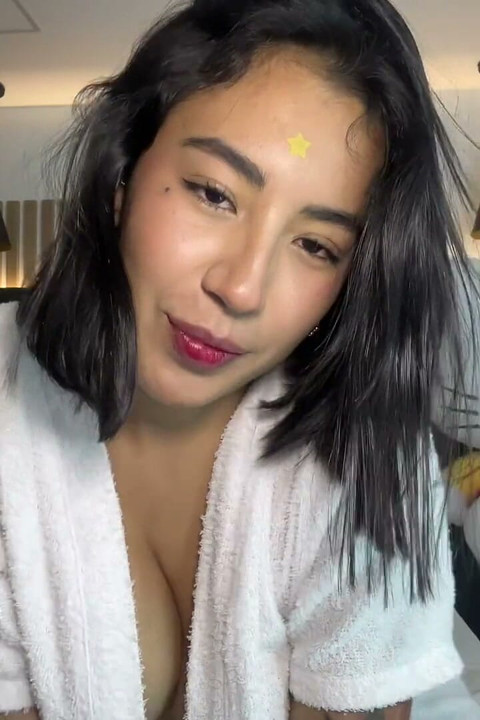 看, 一只小猫正在引起你的注意, 你会怎么做？