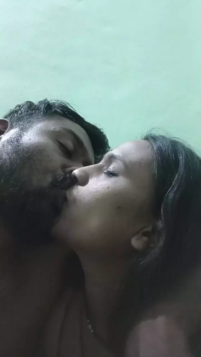 Kavita Vahini licked the tail with lock music