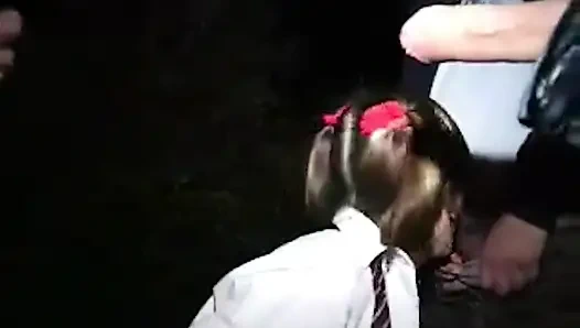 Küçük Liseli Kız Domalıyor