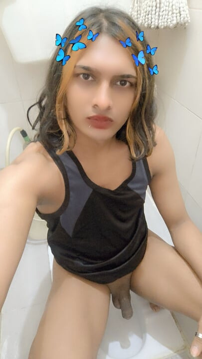 Zoya sazadai Indian transgender show time in a toilet room part 2