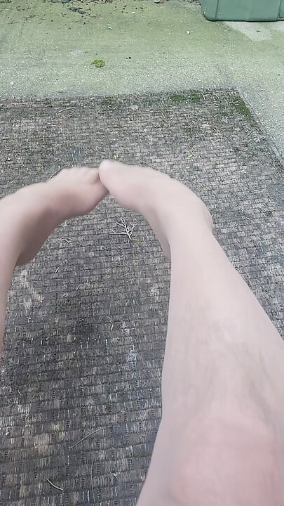 Cumming Hard Outdoors in Nylons