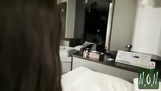 Scriptless Passion, a Cameraman Falls for the Receptionist and Captures a Real, Unstaged Encounter