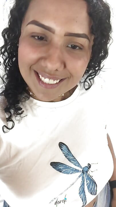 Masturbiram pičku misleći na svog ljubavnika i snimam video.