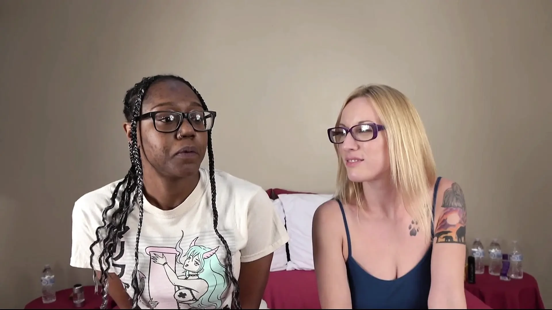 Отчаяни аматьори Кей Лий, Мисти и Куки получават стегнатите си путки силно изчукани от голям кур