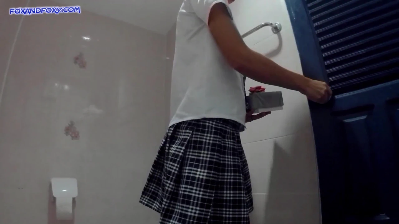 Remote Control Vibrator and squirt in public place