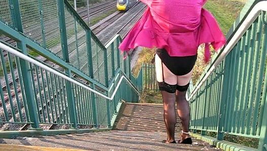 Dans le rose sur un pont, partie 2