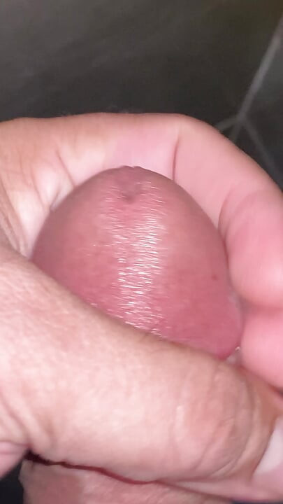 Velho Fodendo Meu Prepúcio - Aproveitando o Pau Não Circuncidado - Gozando no Pau Não Circuncidado