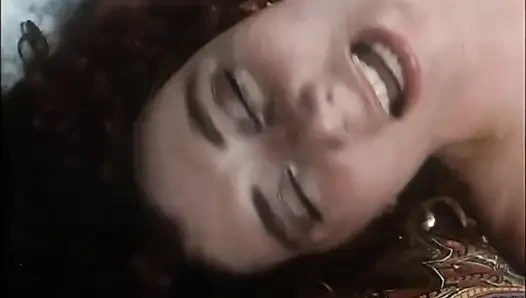 Kıllı amcıkta büyük yarak nostaljik seks