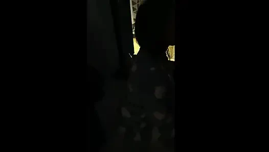 Ngentot dan nyepong kontol di depan jendela hotel