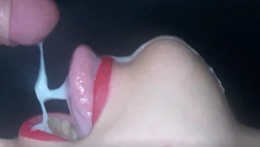 CLOSE UP: Aweosome Mouth to FUCK