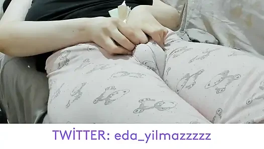 JARI KAKI UNTA - MEMEK BENGKAK - MEMEK BESAR - MILF TURKI - PORNO TURKI - VAGINA DALAM PIYAMA