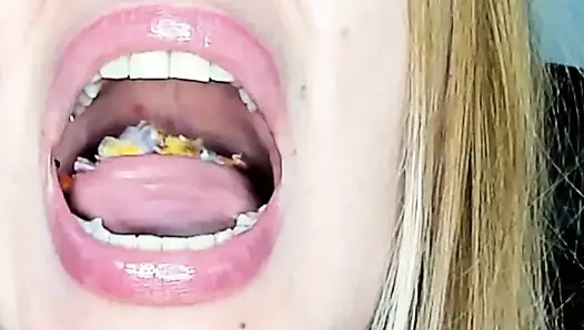 Endoskopi!! Giantess aynı anda 25 üyeyi yuttu