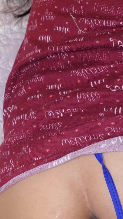 Nezaobilazan trenutak iz "DUBOKA GUZA GUTA OGROMAN DUGI DEBELI CRNI DILDO, ONA DOŽIVLJAVA ANALNI ORGAZAM"