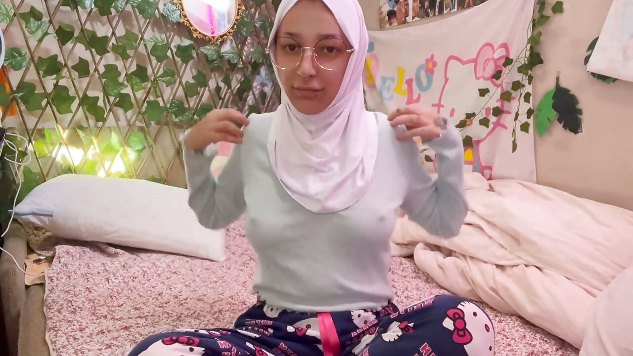 muslim- yoga- in- hijab- day- 13