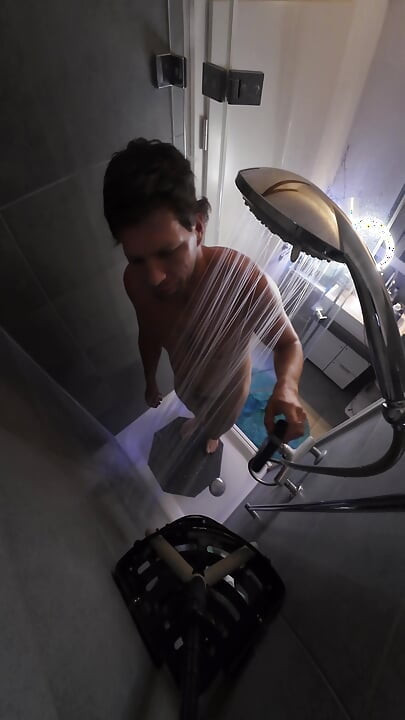 Guy with tiny dick uses my shower