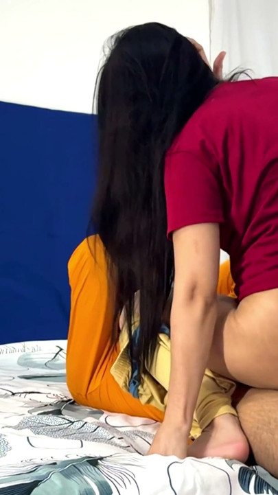 작은 이복 여동생에게 하드코어 보지 따먹히는 큰 의붓아들.