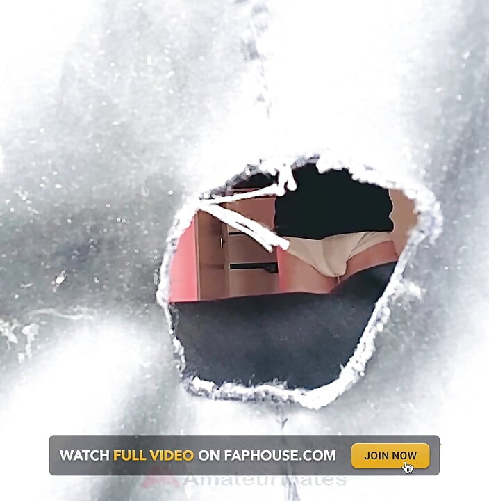 Amatörpojke klä av sig innan dusch fångad på kameran