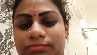 Esposa tamil, mamada caliente y hablando 3