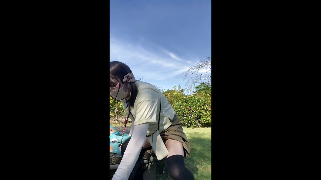 No.341 "Free" Crossdresser Walking in the Park with the Board Down