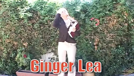 Geile schlampe lutscht einen riesigen schwanz und bückt sich dann für einen harten fick bis zu einem mund, abspritzen