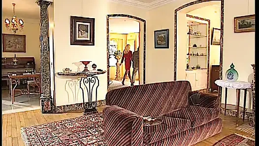 Шаловливую Медсестру С Большими Сиськами Трахает Пациент На Диване - Экшн С Минетом Красотки-блондинки!