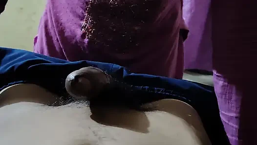 Gadis desa india lagi asik nyepong kontol pacarnya
