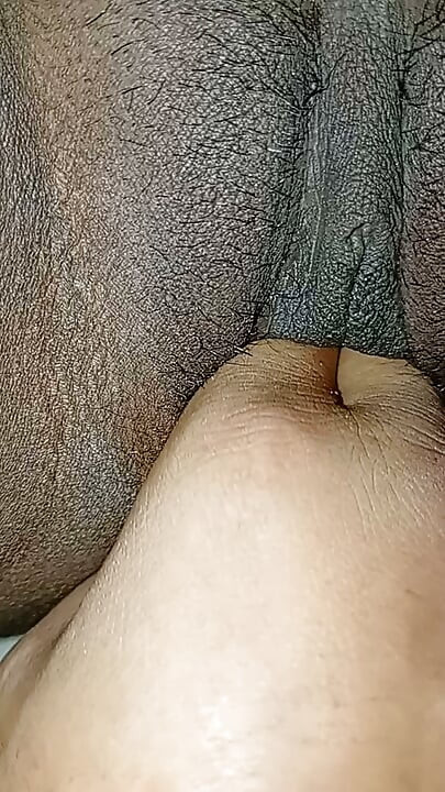 Bhabhi hot sedang memasukkan jari