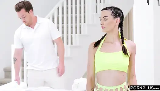 Summer Renee duşta içlerine masaj yaptırıyor