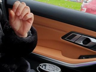 Stiefmutter beim Ficken in der neuen BMW 3er-Serie erwischt