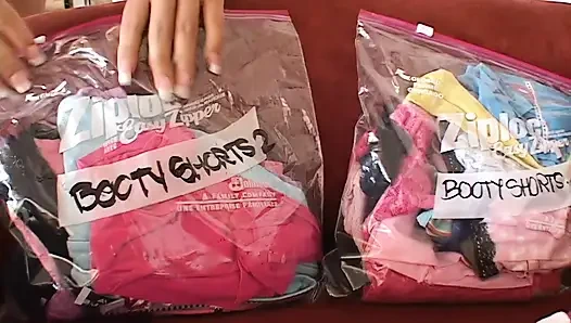 Hatun uzun bir yarakla öğüruyor ve sonra biniyor ve büyük bir boşalma