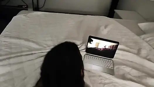 Istri merekam dirinya sendiri dengan pria lain dan menunjukkan kepada suaminya