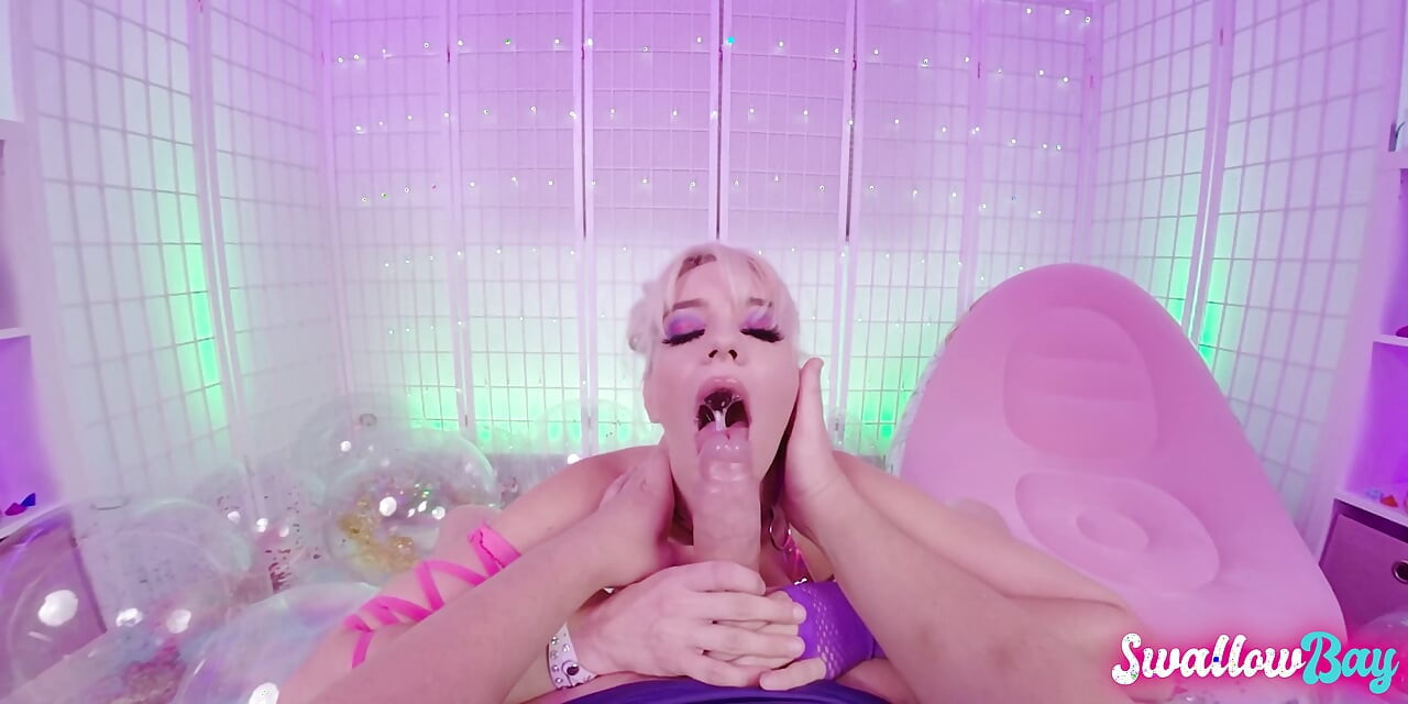 Fofa loira Kenna James chupando pau até o fim