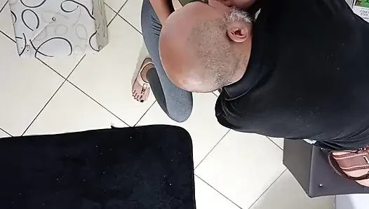 Комната ожидания является хорошим местом, чтобы заняться сексом.