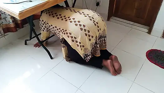 Ngentot pembantu cantik arab saudi