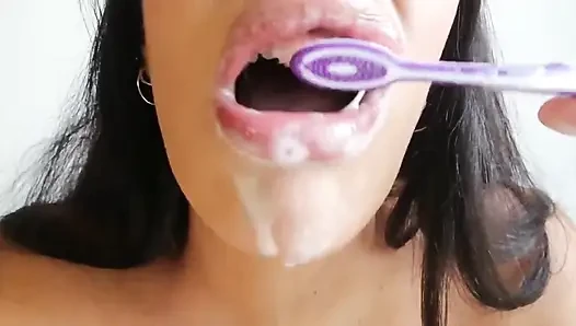 Sikat gigi pakai sperma kental