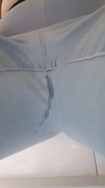 Foxxy roxxy मूतना में जीन्स