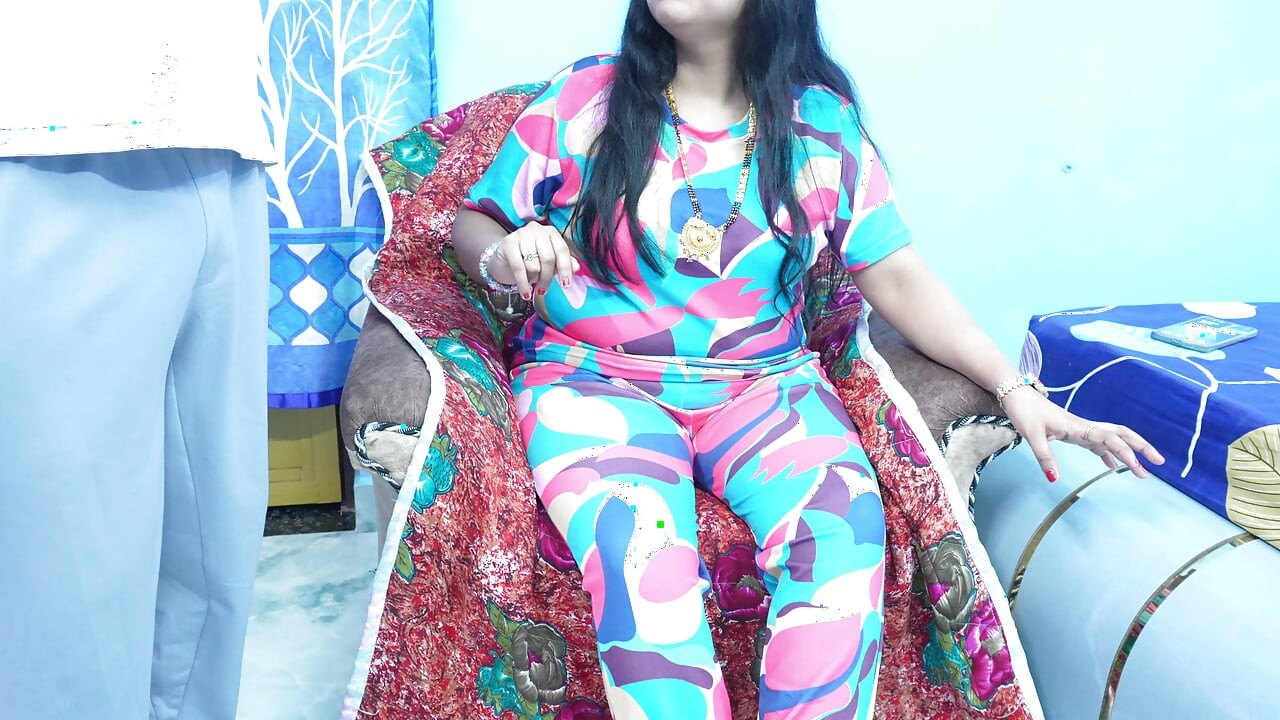 সৎমা তার বয়ফ্রেন্ডকে ভিডিও কলে দেখাচ্ছে হিন্দি ভয়েস