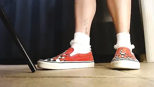 Kabarık beyaz çoraplı vans flame spor ayakkabı ayakkabı oyunu