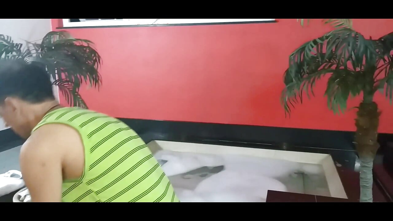 मेरी पहली बार: मोटे लंड के मुकुट में बुत।