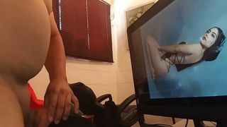 Walenie konia mojego penisa podczas oglądania zdjęć od seksownej latynoski