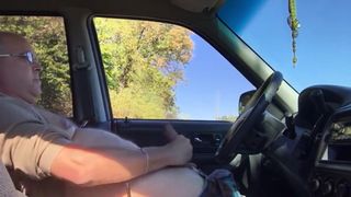 Papi wichst im Auto