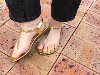 Sexy natural feet in gorgeous gold sandals