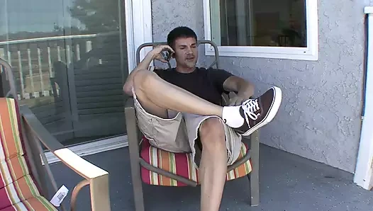 Frisches mädchen emma mae ist geil und bekommt ihre muschi geöffnet