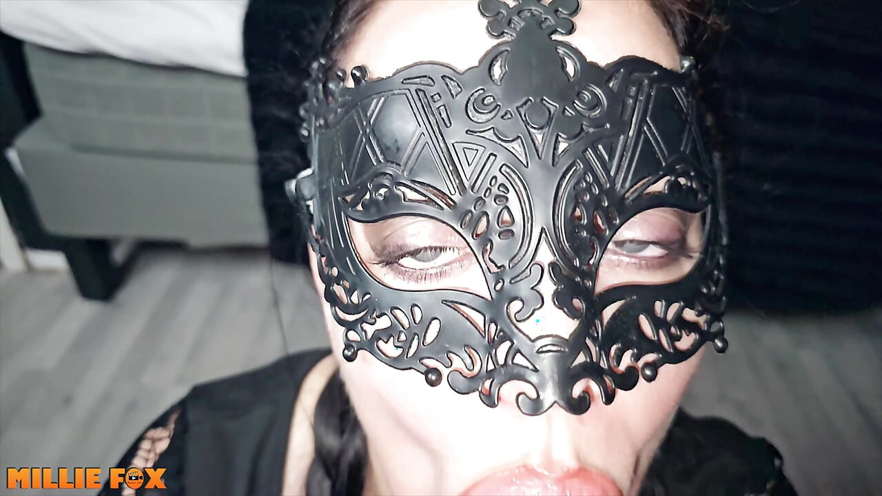 แม่น่าเย็ดเซ็กซี่กลืนน้ําเงี่ยนเยอะมาก - Millie Fox