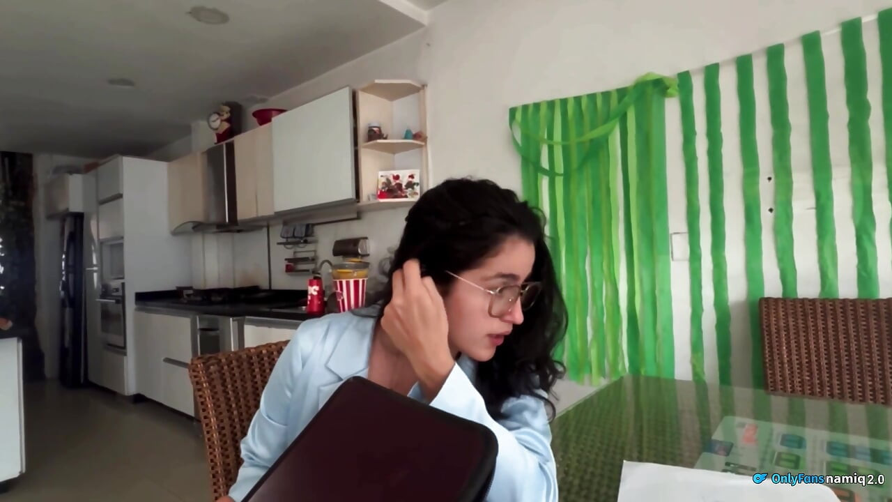 Fea Imobiliaria Cree Que Yo Soy Un Hombre Facil Y Que Hare Negocios Con Ella