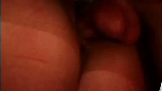 Крошка с короткой стрижкой с большими сиськами берет из задницы в рот