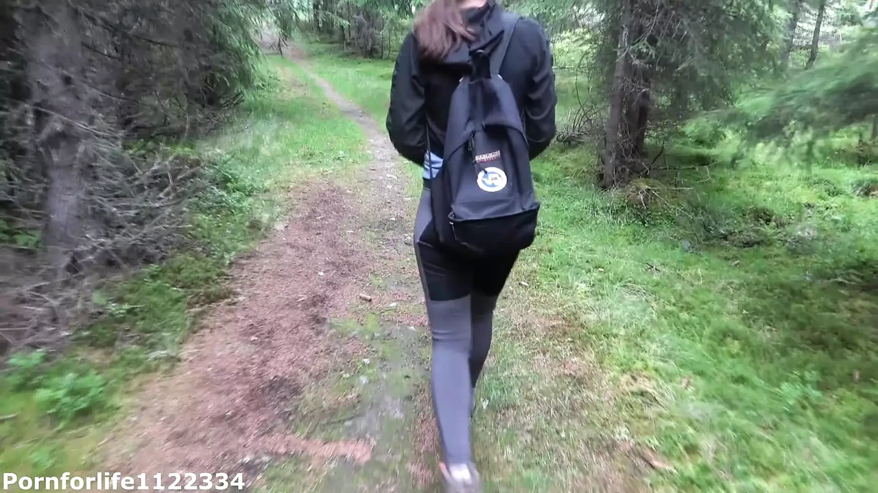 Hiking adventures fucking bubble butt hiker next to the tree with cumhot on her ass