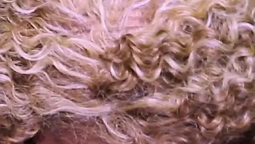 Neuling nina rivera gibt ihren ersten weihnachts-blowjob