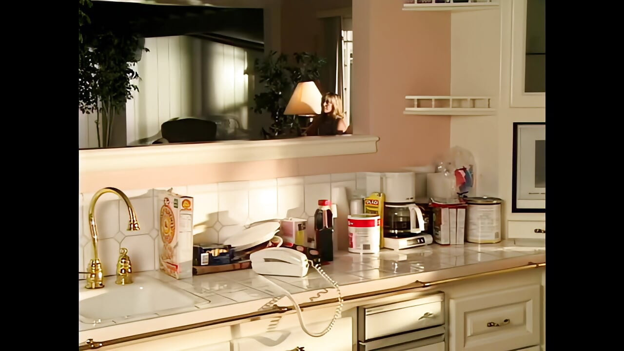 लीना रेमन: मैं रात में आपके बड़े परिपक्व लंड से गड़बड़ करना चाहता हूं