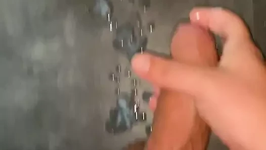 Cubmo yere büyük bir yük vuruyor.
